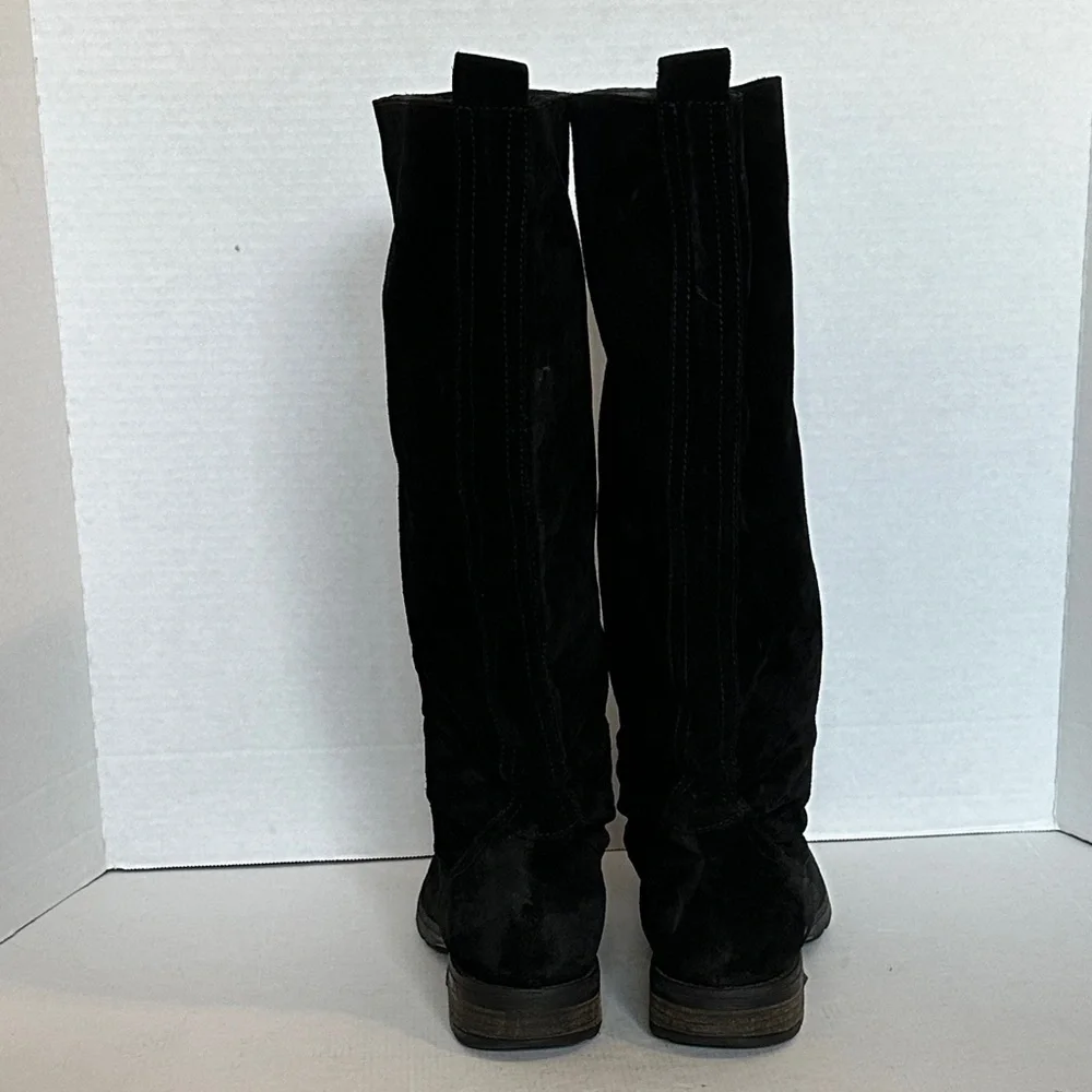 SESTO Muecci black tall boots made of suede material, bedazzled skull EUC 41